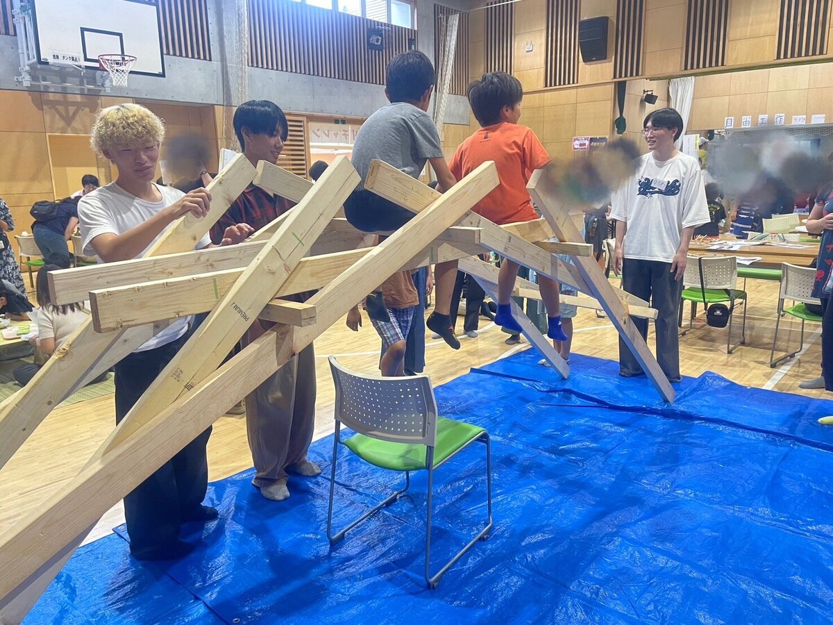 実学実習_ものづくりチャレンジ2025|一般社団法人ものづくり振興協会主催のものづくりチャレンジ大作戦_夏休みの小学生を対象に、在校生が建築の魅力を紹介し楽しんでもらう機会となりました。(ダ・ヴィンチの橋)