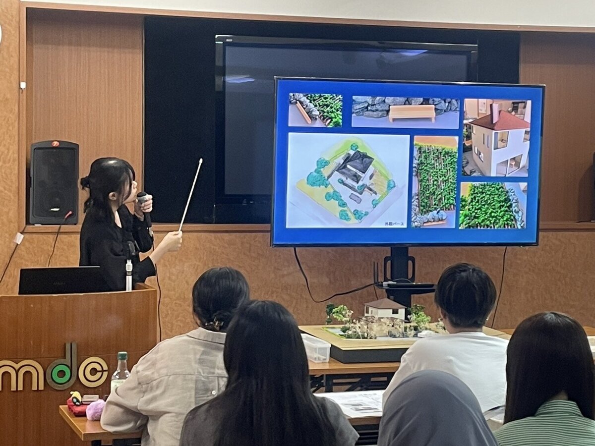 合評会:2年生|「日本に住みたい外国人を対象とした住宅設計」をテーマに作成したプランを発表